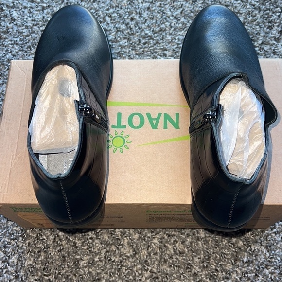 Naot Bayamo handmade  Leather Size 9 Brand New - Picture 3 of 13